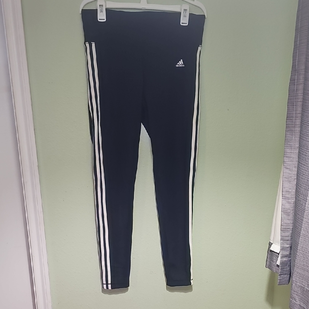 Adidas Womens Leggings in  3 Essential Stripes. Large